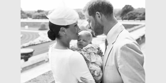 Herzige Tauf-Fotis - Meghan und Prinz Harry zeigen Archies Gesichtchen