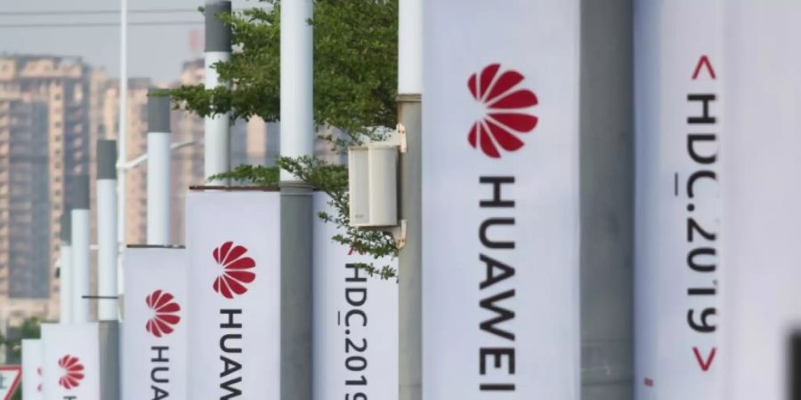 Huawei-Flaggen in Dongguan