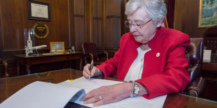 Alabama Governor signs Human Life Protection Act
