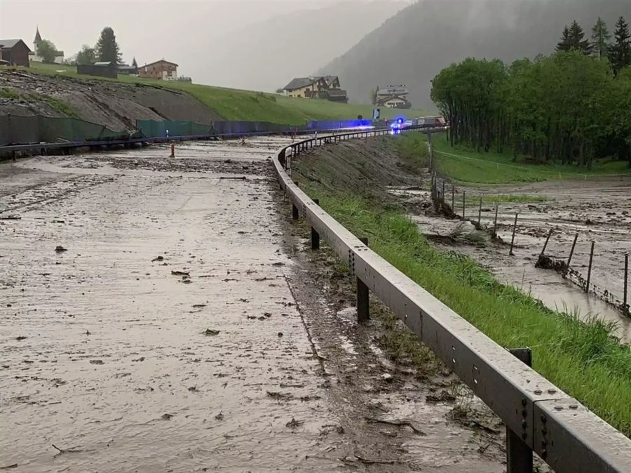 Überschwemmungen A13