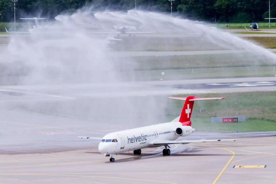 Flugzeug von Helvetic Airways