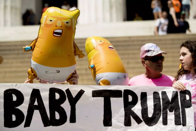 Die Anti-Kriegs-Gruppe Code Pink protestierte vergangenen Dienstag gegen den heutigen Militär-Event von Donald Trump. Donald Trump