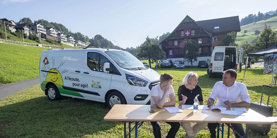 Die SVP Schweiz hat sich in Sattel versammelt, um den Wahlkampf für die eidgenössischen Wahlen vom 20. Oktober zu eröffnen.