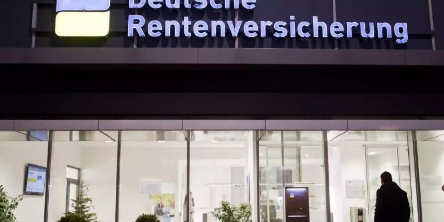 Kompromiss bei der Grundrente? Bisher gab es Streit vor allem wegen des SPD-Plans, auf die im Koalitionsvertrag vereinbarte Prüfung der Bedürftigkeit der Betroffenen zu verzichten. Foto: Julian Stratenschulte/Symbol