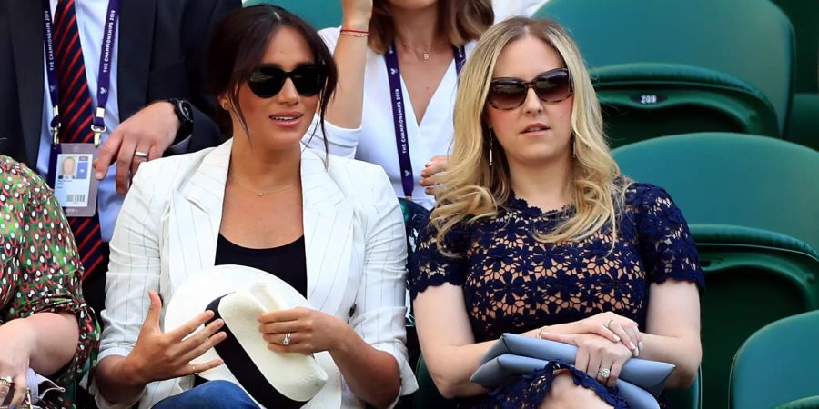 Meghan Markle gibt sich als Diva. Die Herzogin erteilt an einem Tennisturnier von Freundin Serena Williams rund 12'000 Zuschauern ein Fotoverbot.