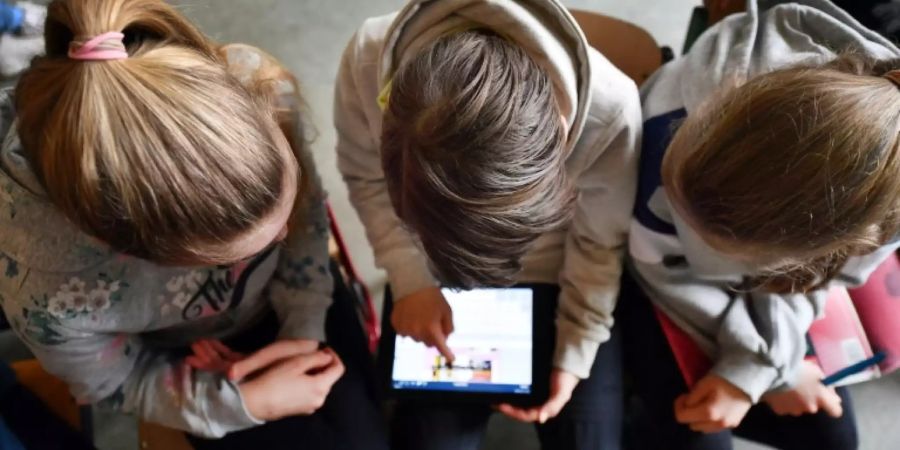 Schüler mit einem Tablet