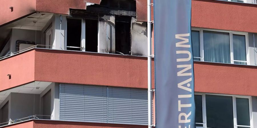 In einer Wohnung des Alters-Wohnzentrums Tertianum in Bellinzona hat es gebrannt. Eine Frau wurde lebensgefährlich verletzt.