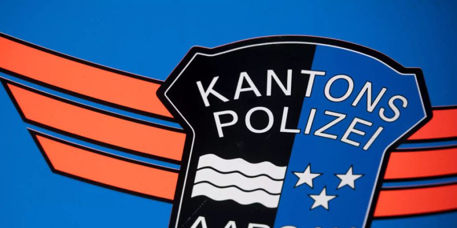 Die Kantonspolizei Aargau nahm den Täter fest und nahm ihre Ermittlungen auf.