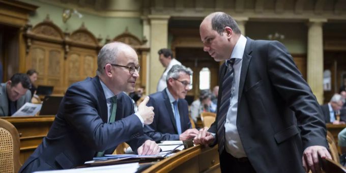 Sie sind aktuell zwei der 35 Zürcher Nationalräte: Die beiden SVPler Gregor Rutz (l.) und Mauro Tuena. Gregor Rutz Mauro Tuena