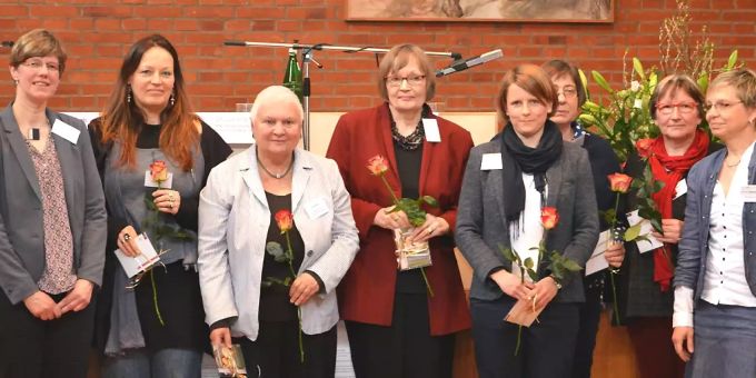 Vorstand der Frauen in der EKBO. Auf der Frauenvollversammlung wurde das Paritätsgesetz gefordert. Paritätsgesetz