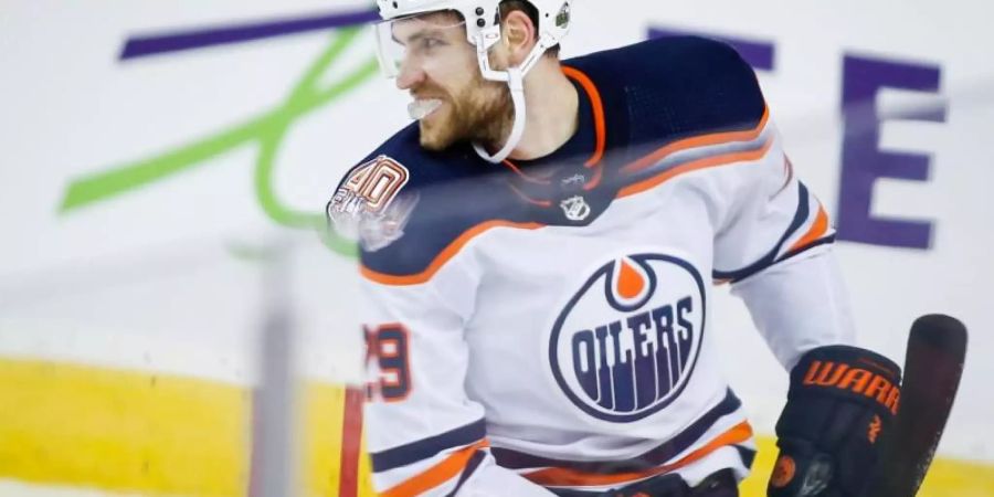 Leon Draisaitl spielt in der NHL für die Edmonton Oilers. Foto: Jeff Mcintosh/The Canadian Press/AP