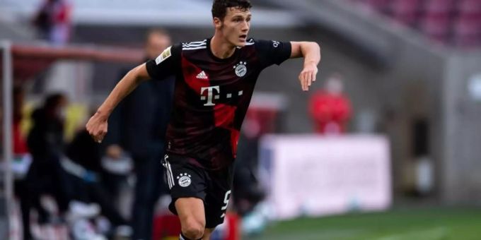 Benjamin Pavard kehrt erstmals seit seinem Wechsel zum FC Bayern nach Stuttgart zurück. Foto: Marius Becker/dpa-Pool/dpa Benjamin Pavard kehrt erstmals seit seinem Wechsel zum FC Bayern nach Stuttgart zurück. Foto: Marius Becker/dpa-Pool/dpa