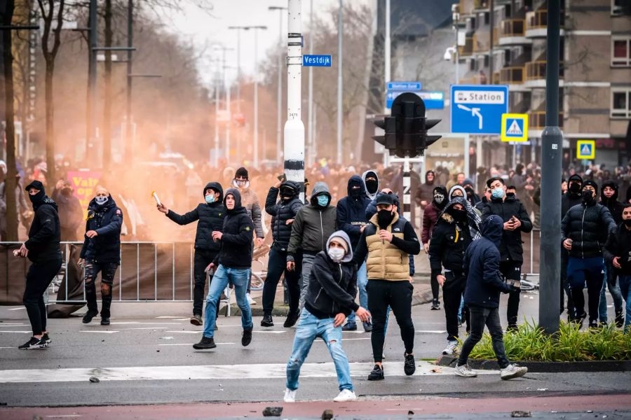 Coronavirus - Proteste in den Niederlanden