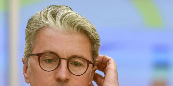 Rupert Stadler, ehemaliger Vorstandsvorsitzender der Audi AG, sitzt vor Beginn des Verhandlungstages im Landgericht München. Foto: Christof Stache/AFP Pool/dpa Rupert Stadler, ehemaliger Vorstandsvorsitzender der Audi AG, sitzt vor Beginn des Verhandlungstages im Landgericht München. Foto: Christof Stache/AFP Pool/dpa