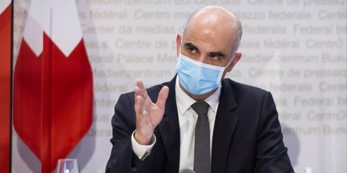 Bundesrat Alain Berset spricht während einer Medienkonferenz des Bundesrates zur aktuellen Lage im Zusammenhang mit dem Coronavirus, am Mittwoch, 13. Januar 2021, in Bern. alain berset
