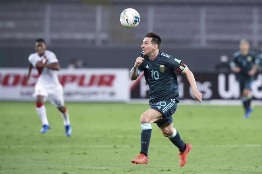 Lionel Messi siegt mit Argentinien gegen Peru mit 2:0.