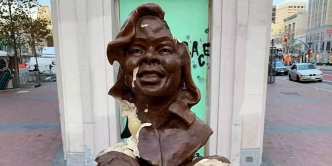 Die zerstörte Statue von Breonna Taylor. Breonna Taylor Statue