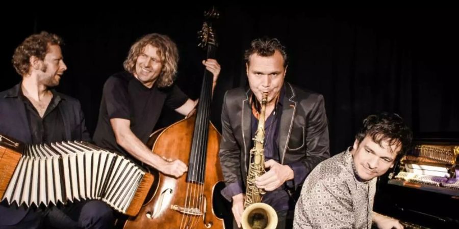 Vier zwischen Jazz und Weltmusik: Quadro Nuevo. Foto: Mario Scheucher