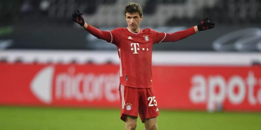 Bayerns Thomas Müller gestikuliert auf dem Platz. Foto: Martin Meissner/AP/Pool/dpa