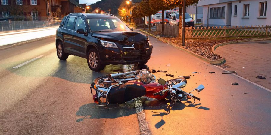 Motorradfahrer nach Kollision erheblich verletzt