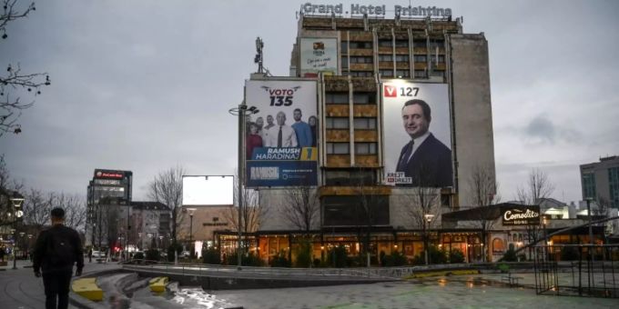 Wahlwerbung in Pristina Wahlwerbung in Pristina