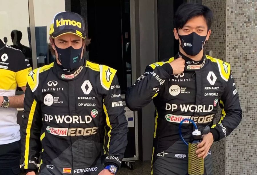 Fernando Alonso (l.) und Guanyu Zhou im Einsatz für Renault beim Young-Driver-Test der Formel 1 in Abu Dhabi.