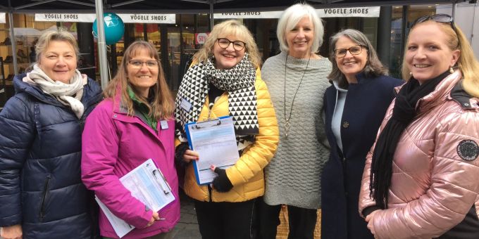 Bild von l.n.r.: Marianna Lehmann, FDP Wilderswil, Barbara Lehmann-Rickli, FDP Thun, Christine Buchs-Enggist, FDP Regio-Mitglied Thun, Ursula Haller Vannini, Thun, Barbara Freiburghaus, FDP Frauen-Präsidentin Kanton Bern, Nicole Berner, FDP Thun. Thun