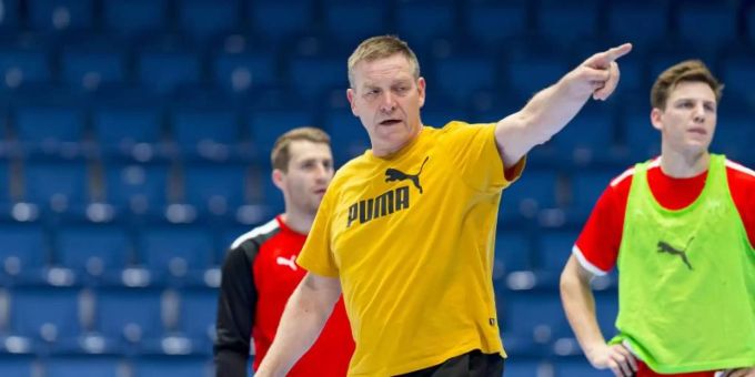 Handball-Bundestrainer Alfred Gislason (M) gibt die Richtung vor. Foto: Sascha Klahn/dpa Handball-Bundestrainer Alfred Gislason (M) gibt die Richtung vor. Foto: Sascha Klahn/dpa