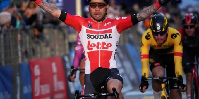 Caleb Ewan holte sich den Sieg auf der dritten Etappe der Tirreno-Adriatico. Er musste auf die Abfahrt von Mailand-Sanremo verzichten. Caleb Ewan