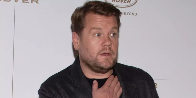 Moderator James Corden wurde positiv auf Covid-19 getestet. james corden