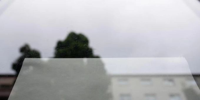 Ein Zettel mit der Aufschrift «Mitarbeiterin gesucht» hängt an einem Restaurant. Es gab noch nie so viele offene Arbeitsstellen in Deutschland wie im Jahr 2021. Foto: Sebastian Gollnow/dpa Ein Zettel mit der Aufschrift «Mitarbeiterin gesucht» hängt an einem Restaurant. Es gab noch nie so viele offene Arbeitsstellen in Deutschland wie im Jahr 2021. Foto: Sebastian Gollnow/dpa