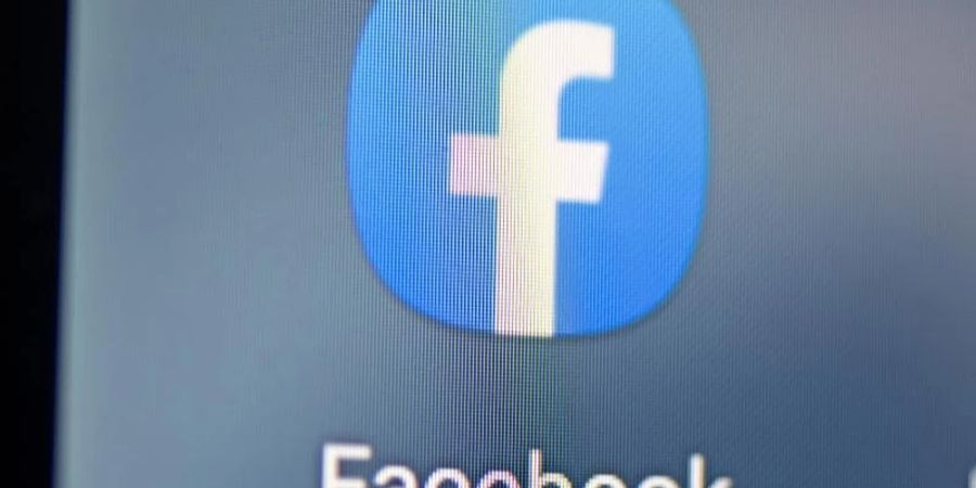In den Nutzungsbedingungen von Facebook heisst es, Nutzerinnen und Nutzer sollten denselben Namen verwenden, den sie auch im täglichen Leben gebrauchen. Foto: Fabian Sommer/dpa