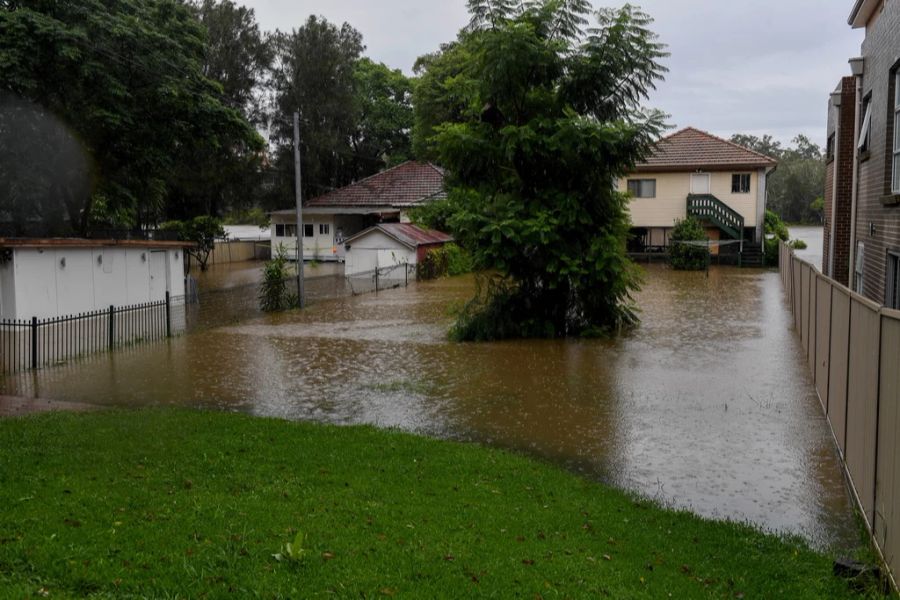 Vororte von Sydney stehen unter Wasser.