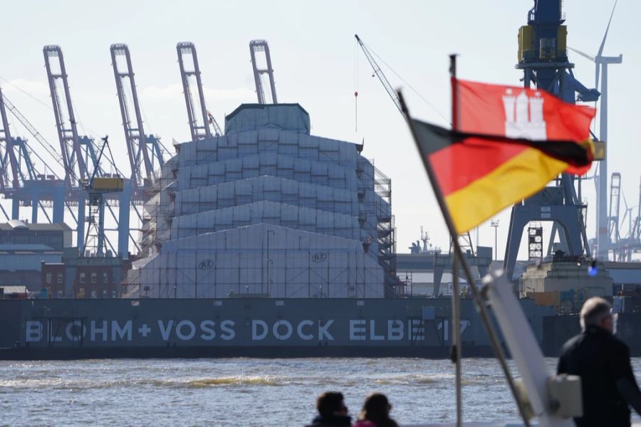 Die «Dilbar» im Hafen von Hamburg.