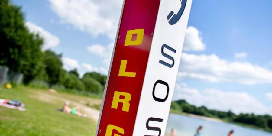 In Seen, Flüssen und anderen Gewässern in Deutschland sind im vergangenen Jahr 299 Menschen ertrunken. Das waren 20,9 Prozent weniger als im Vorjahr. Foto: Hauke-Christian Dittrich/dpa