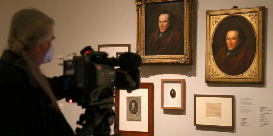 Blick in die Ausstellung „Wir träumten von nichts als Aufklärung - Moses Mendelssohn" im Jüdischen Museum Berlin.