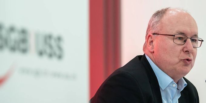 Der Präsident des Gewerkschaftsbundes SGB, Pierre Yves Maillard sagt Nein zu einem Leistungsabbau bei der AHV. Der SGB will mit Nationalbank-Gewinnen die AHV sanieren. (Archivbild) Der Präsident des Gewerkschaftsbundes SGB, Pierre Yves Maillard sagt Nein zu einem Leistungsabbau bei der AHV. Der SGB will mit Nationalbank-Gewinnen die AHV sanieren. (Archivbild)