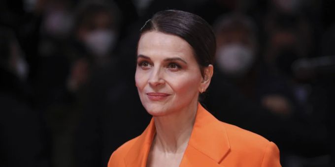 Juliette Binoche bringt Farbe auf die Berlinale. Juliette Binoche
