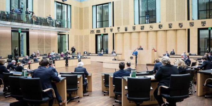 Der Bundesrat hat in einer Sondersitzung den neuen Quarantäne-Regelungen zugestimmt. Foto: Bernd von Jutrczenka/dpa Der Bundesrat hat in einer Sondersitzung den neuen Quarantäne-Regelungen zugestimmt. Foto: Bernd von Jutrczenka/dpa