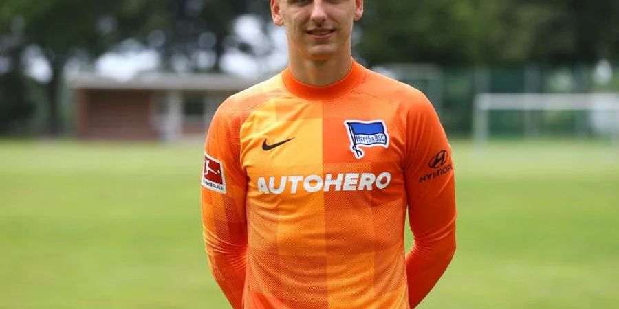 Herthas Torhüter Marcel Lotka kommt gegen Freiburg zu seinem Debüt in der Bundesliga. Foto: Michael Hundt/dpa