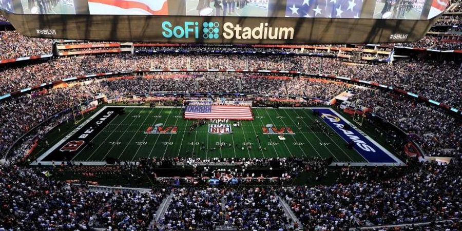 Das SoFi-Stadium vor Anpfiff des Super Bowls. Foto: Matt Rourke/AP/dpa