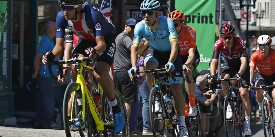 Das Fahrerfeld auf der 2. Etappe der Kalifornien-Rundfahrt. Foto: Rich Pedroncelli/AP