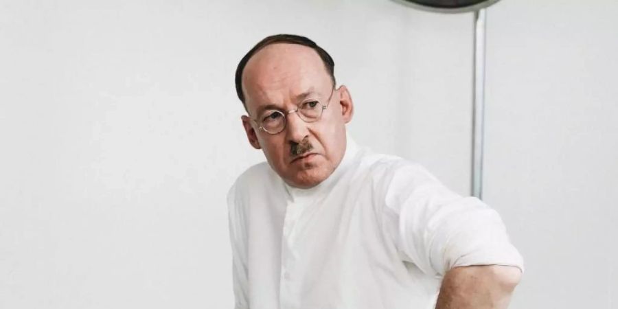 Prof. Ferdinand Sauerbruch (Ulrich Noethen) ist das unangefochtene Alphatier an der Charité. Foto: ARD/Xiomara Bender