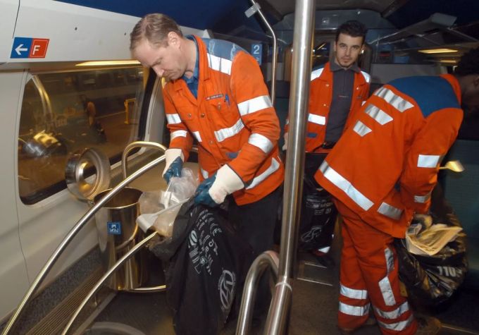 Die SBB streichen dem Reinigungspersonal die «Schmutzzulage» nun doch nicht. SBB