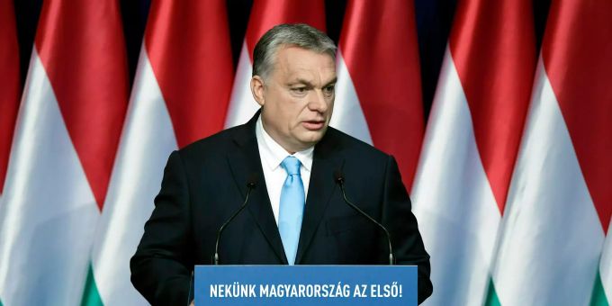 Ungarns Ministerpräsident Viktor Orban steht für eine rechtskonservative Politik. Er wehrt sich gegen Bevormundung durch die EU und hetzt gegen Juden wie den US-Milliardär George Soros. viktor orban fabian molina