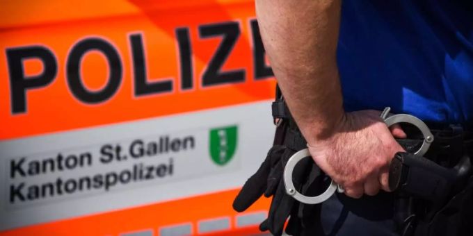 Die Kantonspolizei St. Gallen informiert über einen tödlichen Arbeitsunfall. Kapo SG