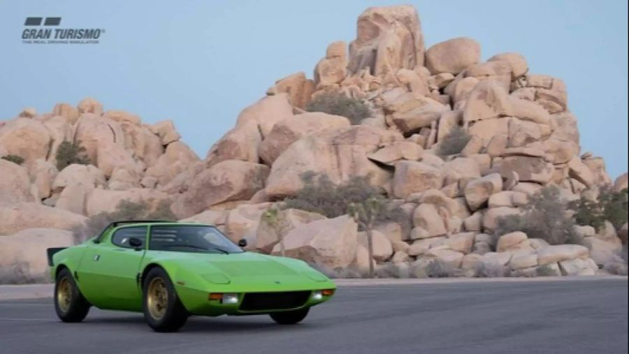 Der grüne Lancia Stratos fährt durch die Landschaft von Gran Turismo Sport.