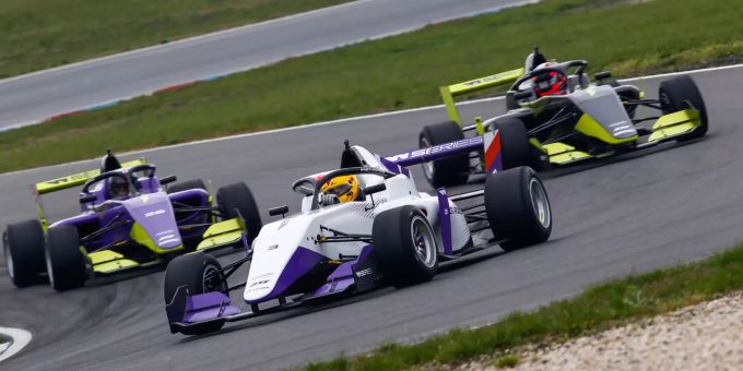 Die W-Series startet am Wochenende in ihre erste Saison. W-Series Lausitzring Test