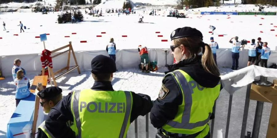 Bei der Nordischen Ski-WM in Seefeld gab es Razzien. Foto: Matthias Schrader/AP