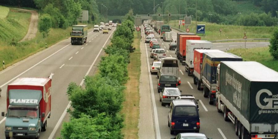 Stau vor dem Baregg-Tunnel bei Baden AG